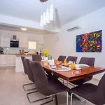 Agava With Heated Pool, Jacuzzi, Sauna, Gym, 4 En-suite Bedrooms Vila