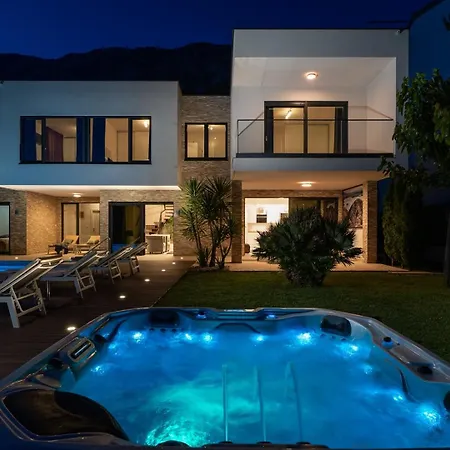 Villa Agava With Heated Pool, Jacuzzi, Sauna, Gym, 4 En-suite Bedrooms *