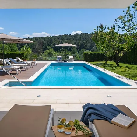 Agava With Heated Pool, Jacuzzi, Sauna, Gym, 4 En-suite Bedrooms