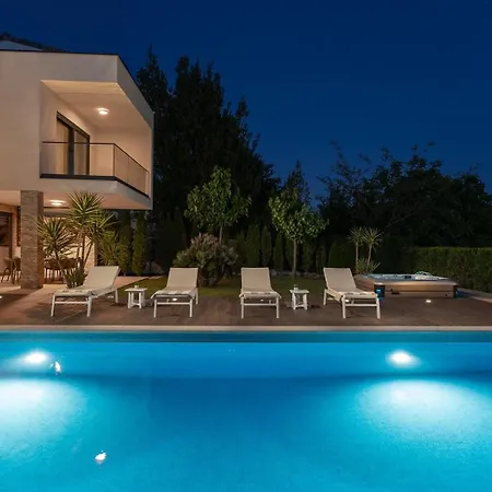 Agava With Heated Pool, Jacuzzi, Sauna, Gym, 4 En-suite Bedrooms Villa *