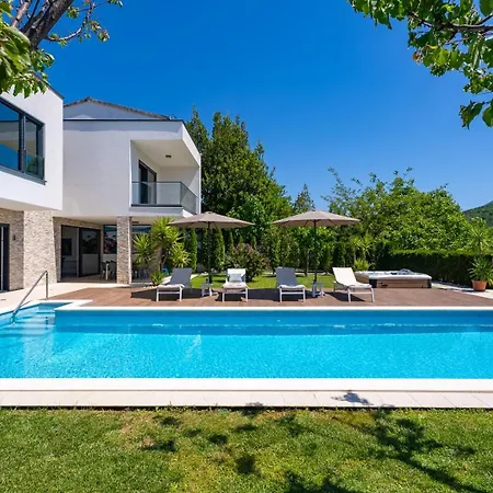 Agava With Heated Pool, Jacuzzi, Sauna, Gym, 4 En-suite Bedrooms Villa Gata