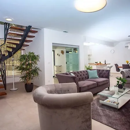 Agava With Heated Pool, Jacuzzi, Sauna, Gym, 4 En-suite Bedrooms Villa