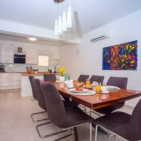 Agava With Heated Pool, Jacuzzi, Sauna, Gym, 4 En-suite Bedrooms Villa