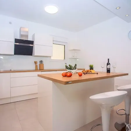 Agava With Heated Pool, Jacuzzi, Sauna, Gym, 4 En-suite Bedrooms Villa Gata
