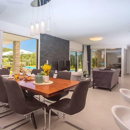 Villa Agava With Heated Pool, Jacuzzi, Sauna, Gym, 4 En-suite Bedrooms Gata