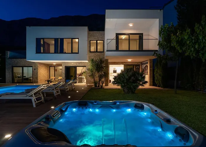 Villa Agava With Heated Pool, Jacuzzi, Sauna, Gym, 4 En-suite Bedrooms *