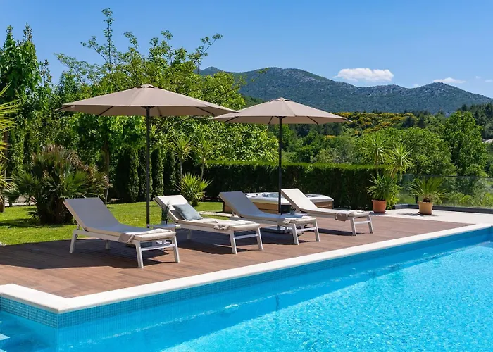 Agava With Heated Pool, Jacuzzi, Sauna, Gym, 4 En-suite Bedrooms Villa Gata