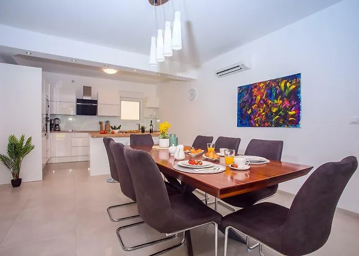 Agava With Heated Pool, Jacuzzi, Sauna, Gym, 4 En-suite Bedrooms Villa