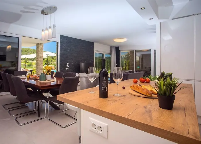 Villa Agava With Heated Pool, Jacuzzi, Sauna, Gym, 4 En-suite Bedrooms