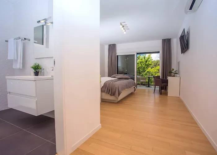 Villa Agava With Heated Pool, Jacuzzi, Sauna, Gym, 4 En-suite Bedrooms *